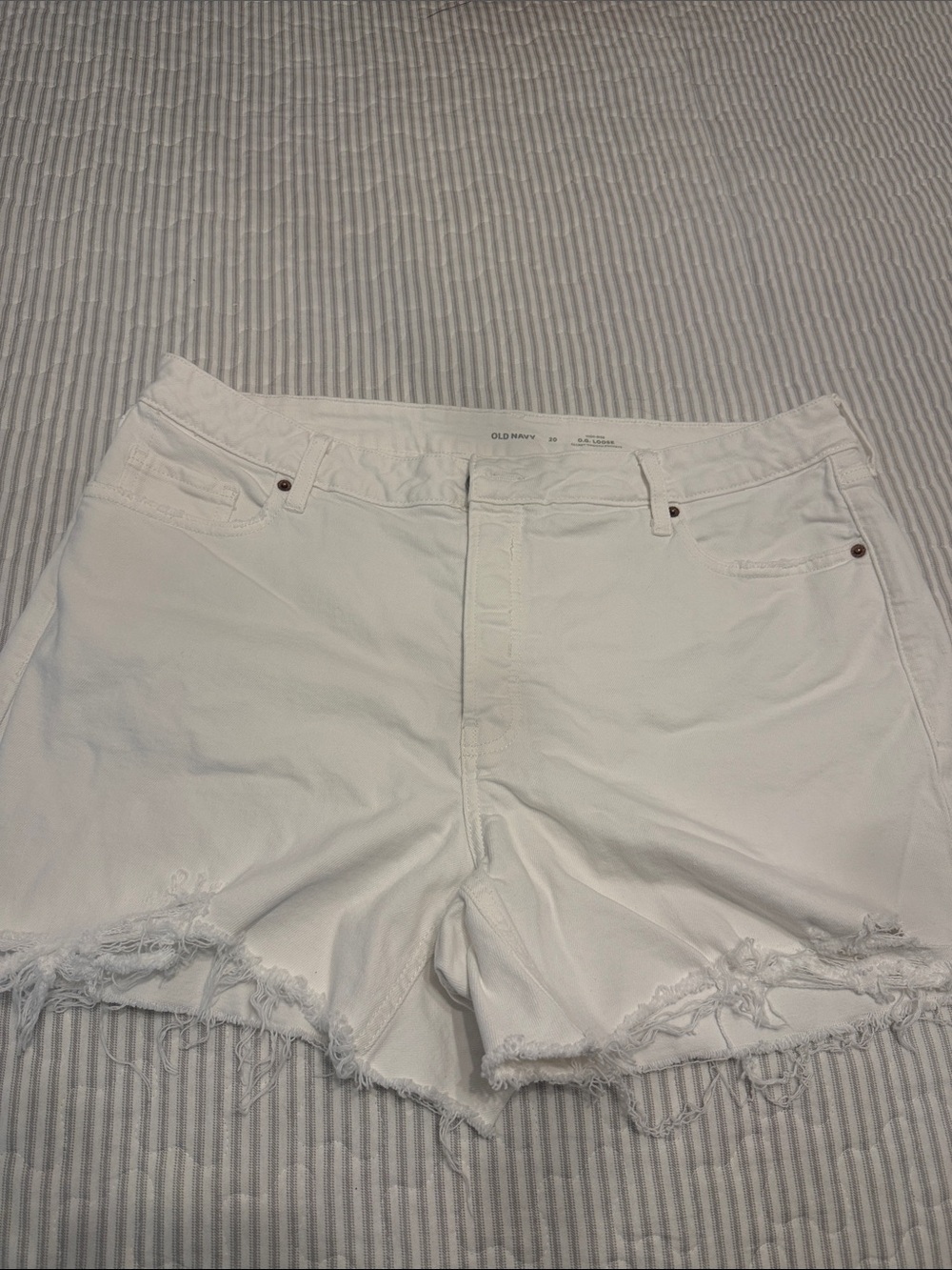 NWOT Old Navy White OG Loose Frayed Hem Women's Shorts
